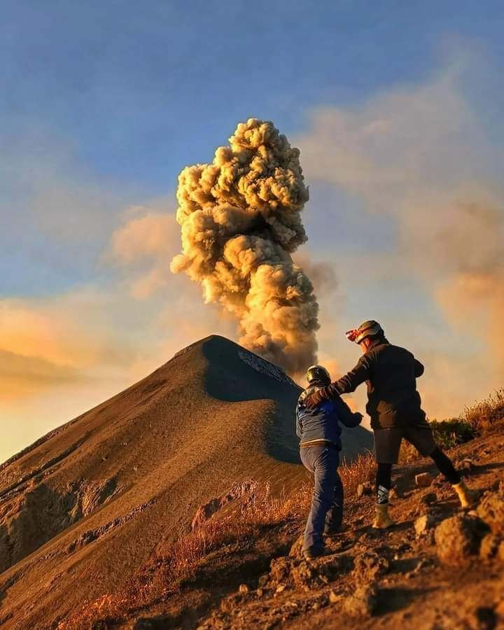 foto volcan acatenango atardecer