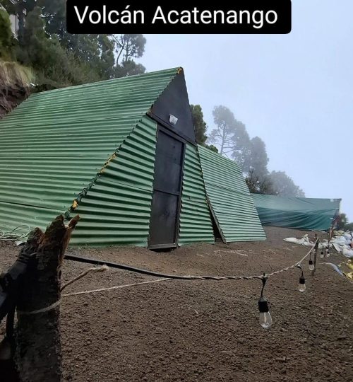 Cabañas del campamento en el Volcán Acatenango